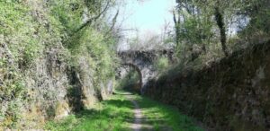 Passeggiata alla scoperta della ferrovia fantasma di Capriano